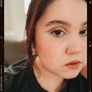 Meet your Posher, Simona